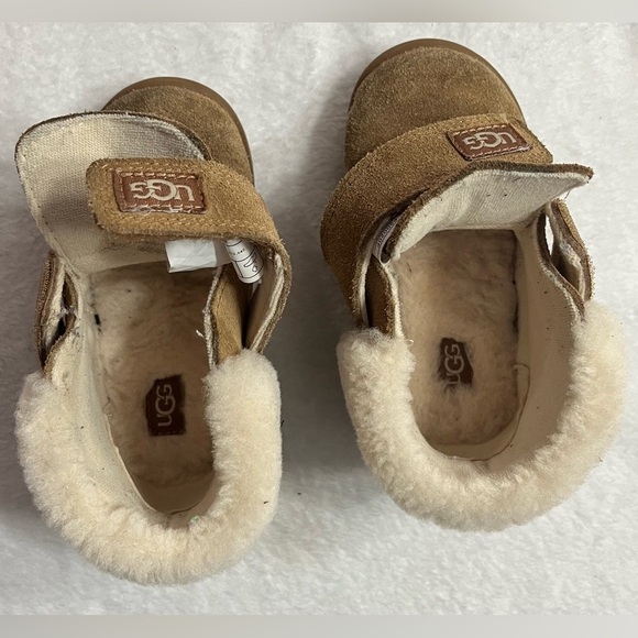 UGG Toddler 7 Nolen chestnut boot with sheep fur - Picture 7 of 7